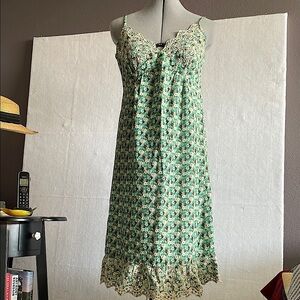 Floral Lace Trim Sundress
Young women / Juniors